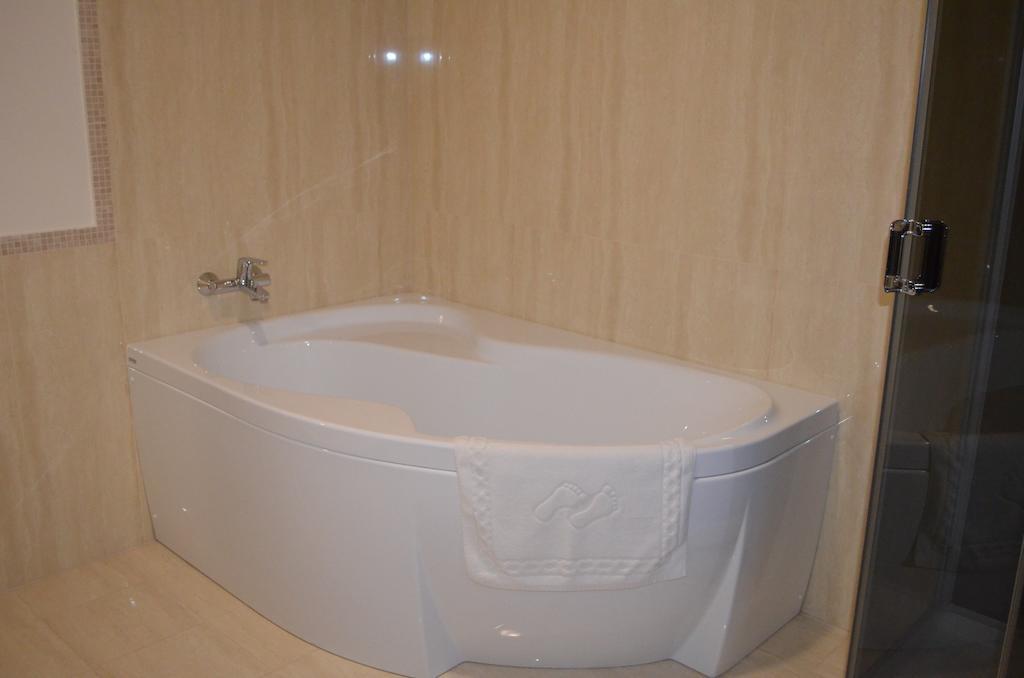 Hotel Porto Riva Zaporizhia Habitación foto