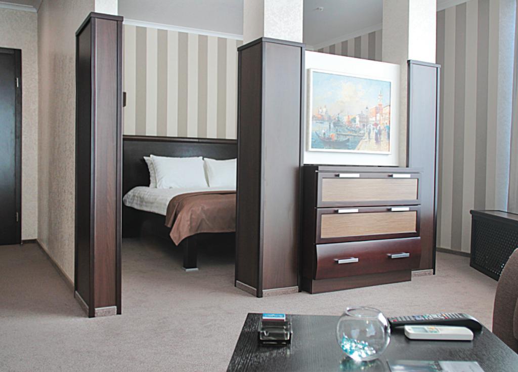 Hotel Porto Riva Zaporizhia Habitación foto